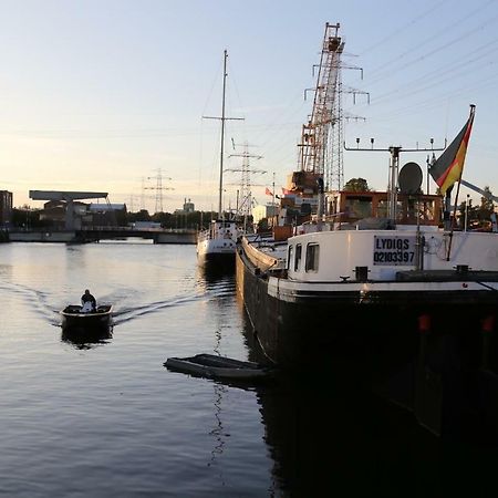 המבורג Schiffshotel "Schlafen Im Hafen" מראה חיצוני תמונה