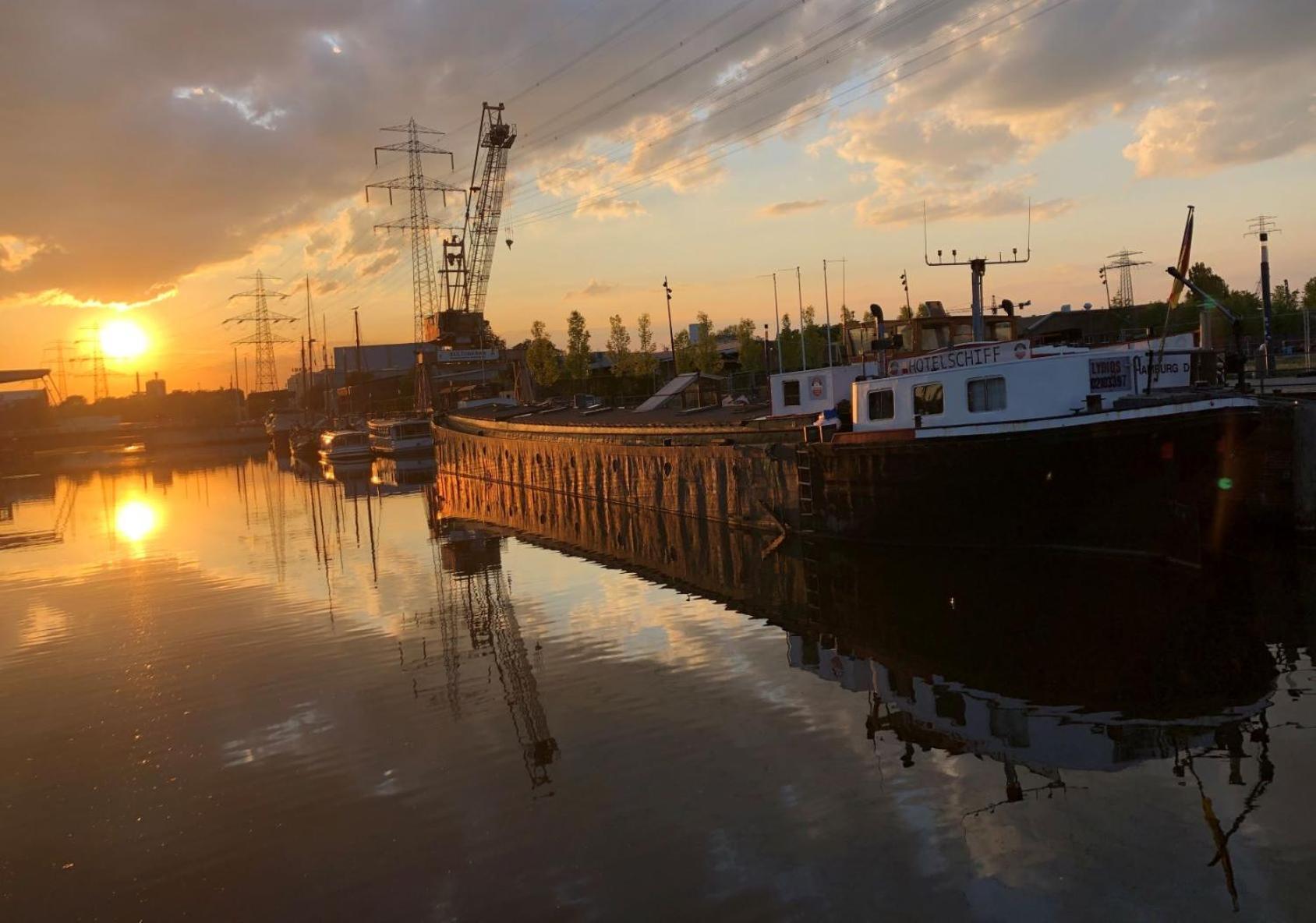 המבורג Schiffshotel "Schlafen Im Hafen" מראה חיצוני תמונה