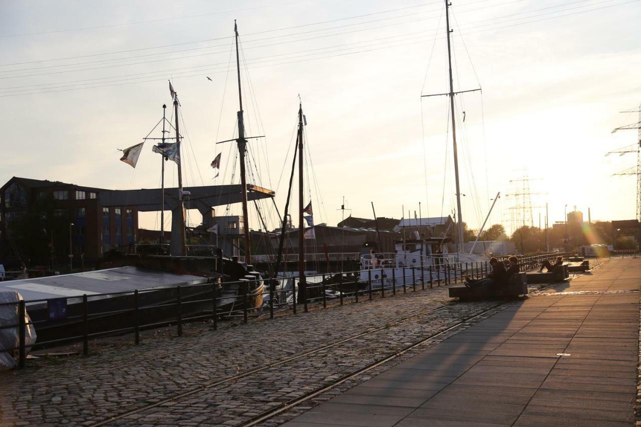 המבורג Schiffshotel "Schlafen Im Hafen" מראה חיצוני תמונה